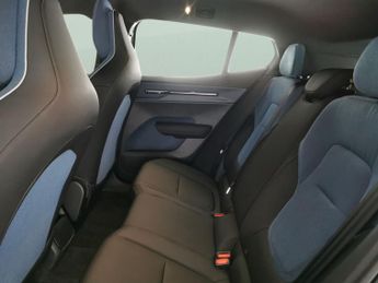 Volvo Ex30 Single Motor Extended Range 69kWh Plus (272 ps) - CARPLAY - HK A