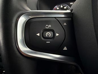 Volvo XC40 1.5h T5 Twin Engine Recharge 10.7kWh R-Design Plug-in (262 ps) -