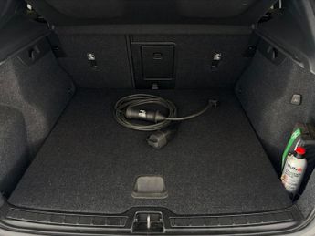 Volvo XC40 1.5h T5 Twin Engine Recharge 10.7kWh R-Design Plug-in (262 ps) -