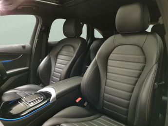 Mercedes-Benz EQC EQC 400 80kWh AMG Line (Premium Plus) 4MATIC (408 ps) - LED - NA