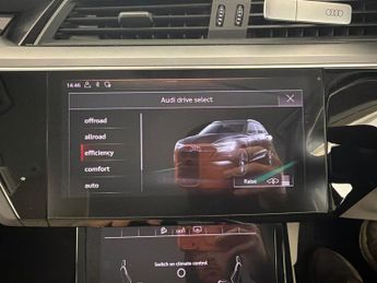 Audi e-tron 55 quattro 95kWh (408 ps) - ADJUSTABLE SUSPENSION - DRIVER MEMOR