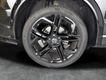 Volkswagen Tiguan 2.0 TDI Black Edition DSG (150 ps) - USB AUDIO - HUD - PAN ROOF