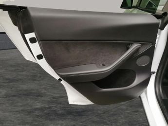 Tesla Model Y (Dual Motor) Long Range 4WDE (384 bhp) - HEATED STEERING - WIFI