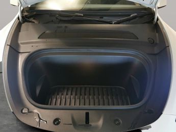 Tesla Model Y (Dual Motor) Long Range 4WDE (384 bhp) - HEATED STEERING - WIFI