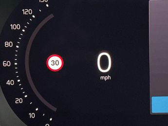 Volvo XC40 Recharge Twin 82kWh Core AWD (408 ps) - HEATED SEATS - NAV - LAN