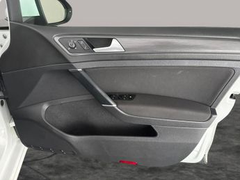 Volkswagen Golf 1.5 TSI EVO SE Nav DSG (130 ps) - AIR CON - DAB - USB AUDIO