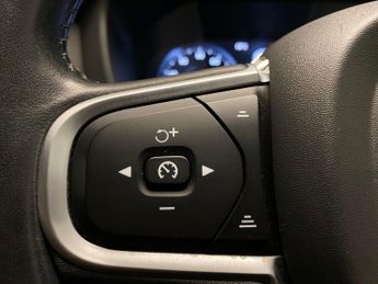 Volvo XC60 2.0 D4 Momentum (190 ps) - PARK ASSIST - LED - HEATED SEATS