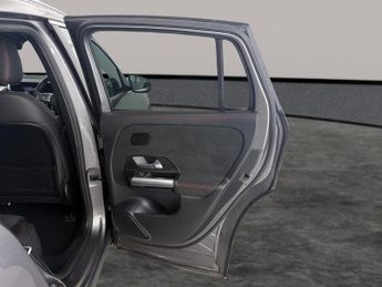 Mercedes-Benz EQA EQA 250+ 70.5kWh AMG Line (Premium) (190 ps) - LEATHER - KEYLESS