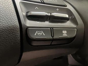 Hyundai Kona 64kWh Premium (10.5kW Charger) (204 ps) - HEATED SEATS - HEATED 
