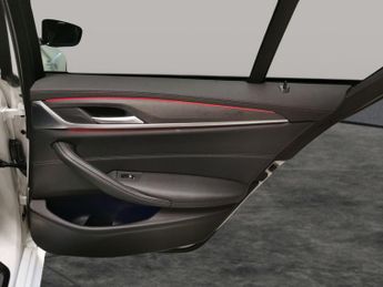 BMW 5 Series 520d MHT M Sport Step [Pro Pack] - BMW LIVE COCKPIT PROFESSIONAL
