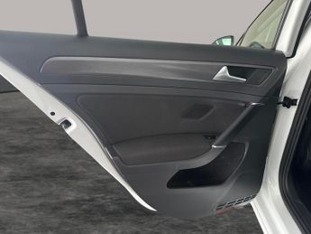 Volkswagen Golf 1.5 TSI EVO SE Nav DSG (130 ps) - AIR CON - DAB - USB AUDIO