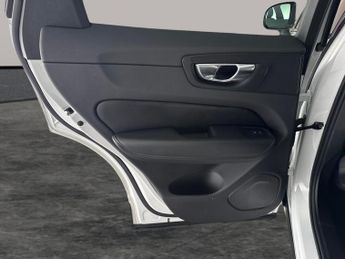 Volvo XC60 2.0 B5 MHEV Plus AWD (250 ps) - CARPLAY - HK AUDIO - KEYLESS ENT