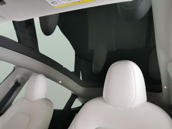 Tesla Model Y (Dual Motor) Long Range 4WDE (384 bhp) - ENH AUTOPILOT - HEATED 