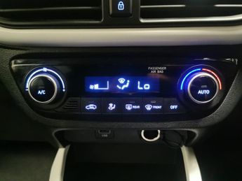 Hyundai i10 1.2 Premium (84 ps) - HEATED STEERING - LANE DEPARTURE  - BLUETO
