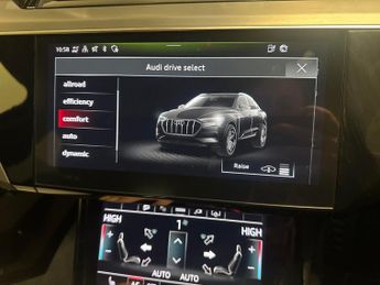 Audi e-tron 55 S line Sportback quattro 95kWh (11kW Charger) (408 ps) - ADJU