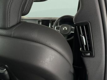 Volvo XC60 2.0 B5 MHEV Plus AWD (250 ps) - CARPLAY - HK AUDIO - KEYLESS ENT