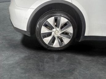 Tesla Model Y (Dual Motor) Long Range 4WDE (384 bhp) - HEATED STEERING - WIFI