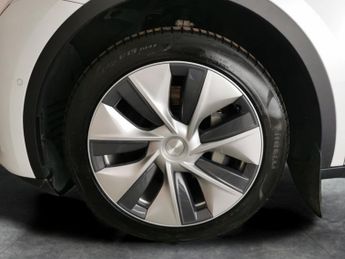 Tesla Model Y (Dual Motor) Long Range 4WDE (384 bhp) - ENH AUTOPILOT - HEATED 