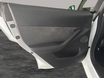 Tesla Model Y (Dual Motor) Long Range 4WDE (384 bhp) - HEATED STEERING - WIFI