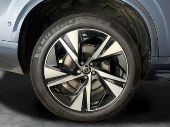 Volvo XC90 2.0h T8 Recharge 18.8kWh Plus Plug-in 4WD (455 ps) - ADAPT CRUIS
