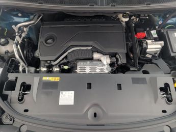 Peugeot 3008 1.2 Allure Premium e-DSC (145 ps) - HEATED STEERING - LANE DEPAR