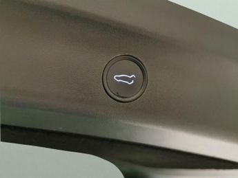 Tesla Model Y SUV RWD (346 ps) - HEATED STEERING - WIFI - BLIND SPOT ASSIST