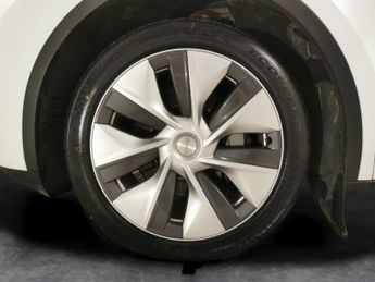 Tesla Model Y SUV RWD (346 ps) - HEATED STEERING - WIFI - BLIND SPOT ASSIST