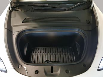 Tesla Model Y SUV RWD (346 ps) - HEATED STEERING - WIFI - BLIND SPOT ASSIST