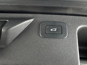 Land Rover Discovery Sport 1.5 P300e 12.2kWh R-Dynamic HSE Plug-in 4WD (309 ps) - CARPLAY