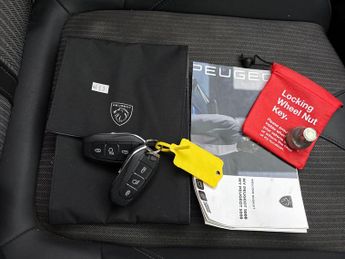 Peugeot 3008 1.6 13.2kWh Allure Premium Plug-in e-EAT (225 ps) - LANE DEPARTU