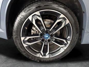 BMW iX1 30 66.5kWh M Sport xDrive (11kW Charger) (313 ps) - PARK ASSIST