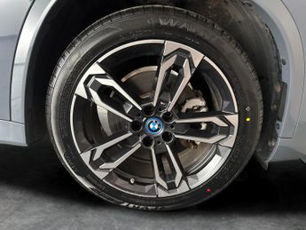 BMW iX1 30 66.5kWh M Sport xDrive (11kW Charger) (313 ps) - PARK ASSIST