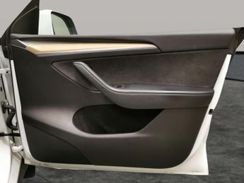 Tesla Model Y SUV RWD (346 ps) - HEATED STEERING - WIFI - BLIND SPOT ASSIST