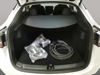 Tesla Model Y SUV RWD (346 ps) - HEATED STEERING - WIFI - BLIND SPOT ASSIST
