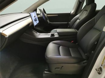 Tesla Model Y SUV RWD (346 ps) - HEATED STEERING - WIFI - BLIND SPOT ASSIST