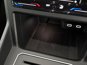 Volkswagen Taigo 1.5 TSI R-Line DSG (150 ps) - BLUETOOTH - WIRELESS CHARGER - DIG