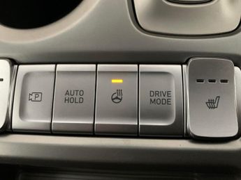 Hyundai Kona 64kWh Premium (10.5kW Charger) (204 ps) - UPGRADED SOUND - KEYLE