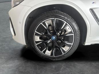 BMW iX3 80kWh M Sport Pro (286 ps) - MODEL SPECIFIC DESIGN ELEMENTS - PA