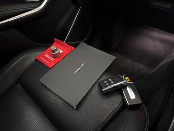 Jaguar F-PACE 2.0 P400e 19.3kWh R-Dynamic S Plug-in AWD (404 ps) - SAT NAV