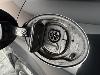 Jaguar F-PACE 2.0 P400e 19.3kWh R-Dynamic S Plug-in AWD (404 ps) - SAT NAV