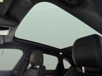 Jaguar F-PACE 2.0 P400e 19.3kWh R-Dynamic S Plug-in AWD (404 ps) - SAT NAV
