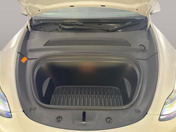 Tesla Model Y SUV RWD (346 ps) - HEATED STEERING - WIFI - BLIND SPOT ASSIST