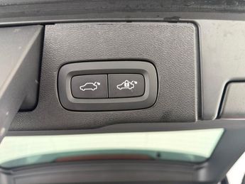 Volvo XC60 2.0 B5 MHEV Plus AWD (250 ps) - CARPLAY - HK AUDIO - KEYLESS ENT
