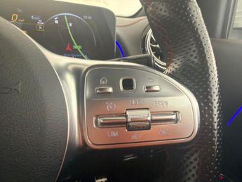 Mercedes-Benz EQB EQB 300 66.5kWh AMG Line 4MATIC (228 ps) - HEATED LEATHER - MIRR