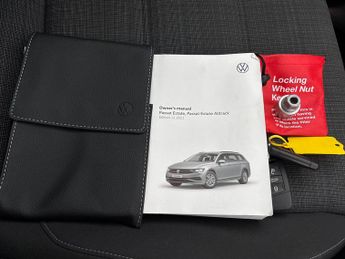 Volkswagen Passat 2.0 TDI EVO SE Nav DSG (150 ps) - ACTIVE LANE ASSIST - LED - BLU