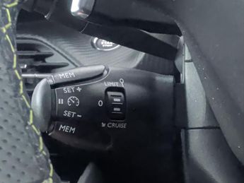Peugeot 2008 1.2 PureTech GT EAT (130 ps) - KEYLESS ENTRY - LED - REVERSE CAM