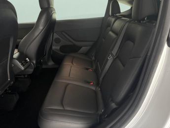 Tesla Model Y SUV RWD (346 ps) - HEATED STEERING - WIFI - BLIND SPOT ASSIST