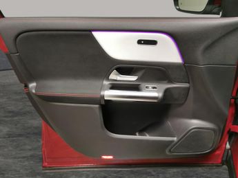 Mercedes-Benz EQA EQA 300 66.5kWh AMG Line 4MATIC (228 ps) - NAV - HEATED LEATHER
