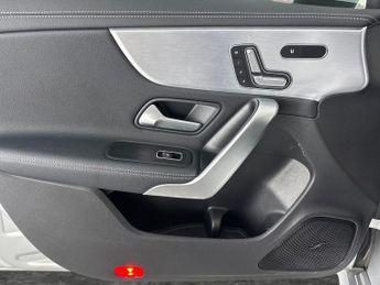 Mercedes-Benz CLA 2.0 CLA220d AMG Line (Premium Plus 2) Coupe 8G-DCT (190 ps) - MU