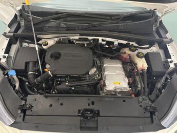 MG MG ZS 1.5 + Trophy (196 ps) - CARPLAY - KEYLESS ENTRY - LED
